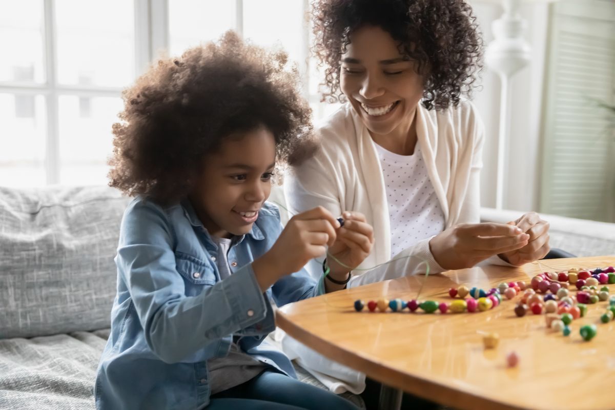 mamma, figlia, gioielli fai da te