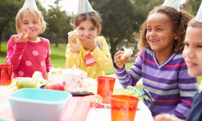 bambine e bambini ad una festa