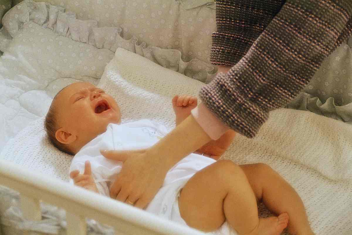 Risvegli notturni dei neonati: le cause